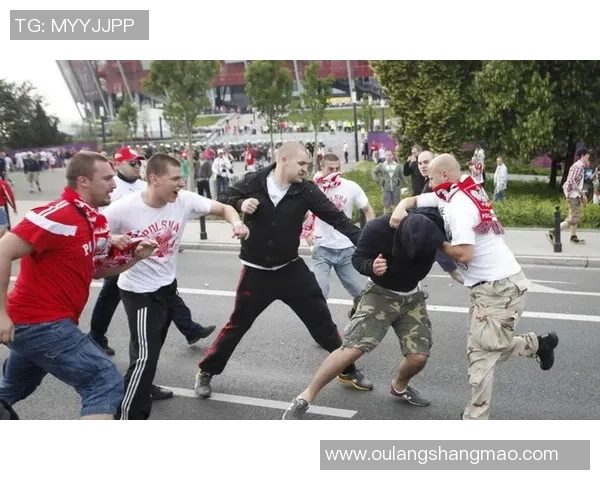 足球明星与黑帮势力交织的背后故事与影响分析